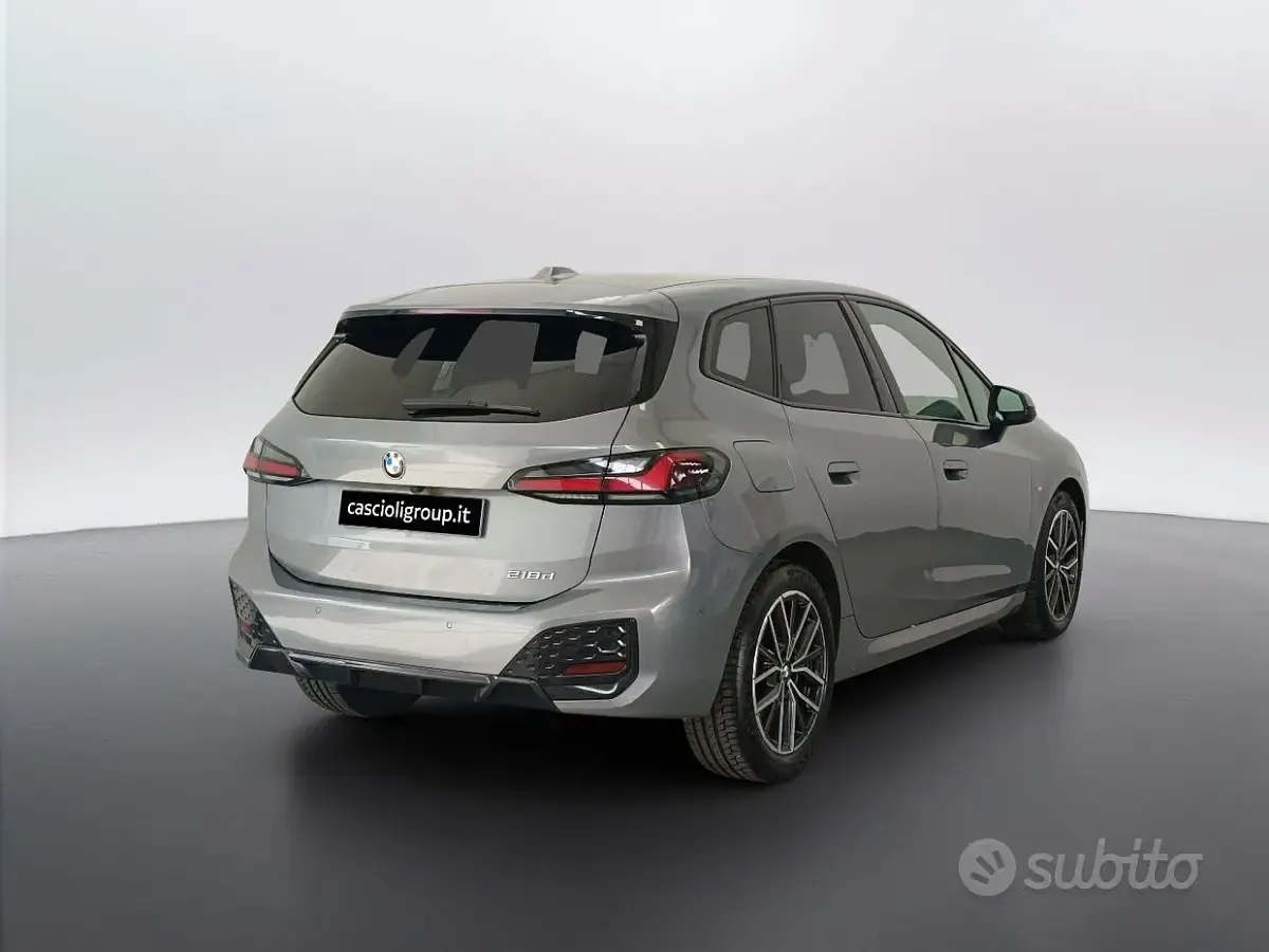 Usata BMW 218 Active Tourer Performance 150 CV (110 kW) 2023 Grigio fumo met. Monovolume