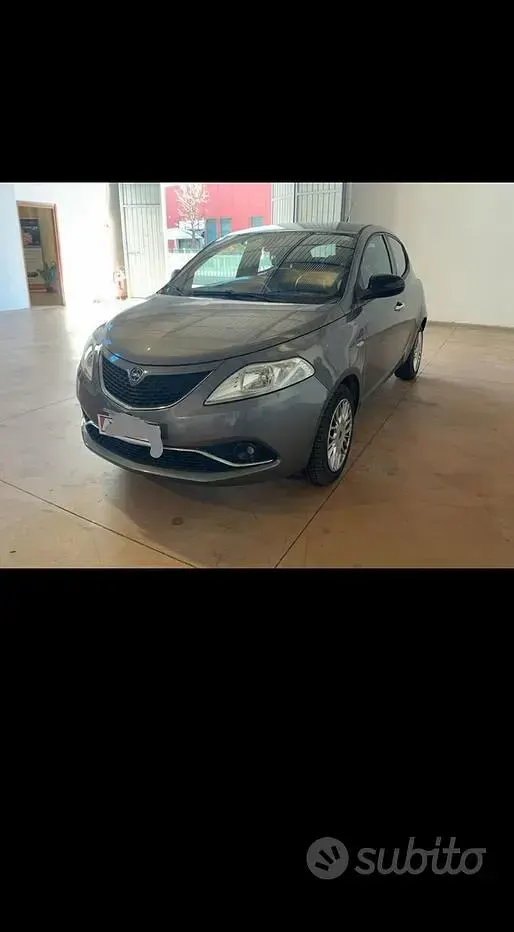 Usata Lancia Ypsilon 95 CV (69 kW) 2017 Grigio Utilitaria