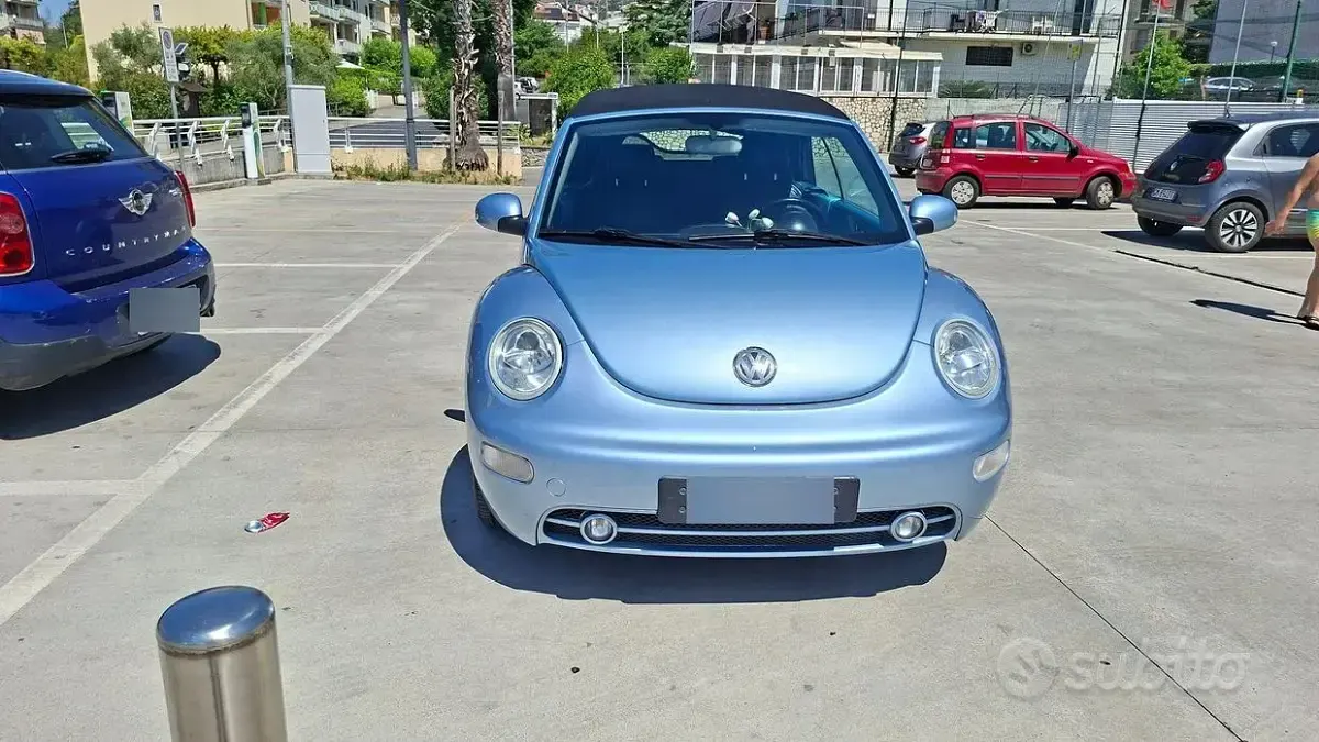 Usata VW New Beetle 101 CV (74 kW) 2005 Bluazzurro Utilitaria