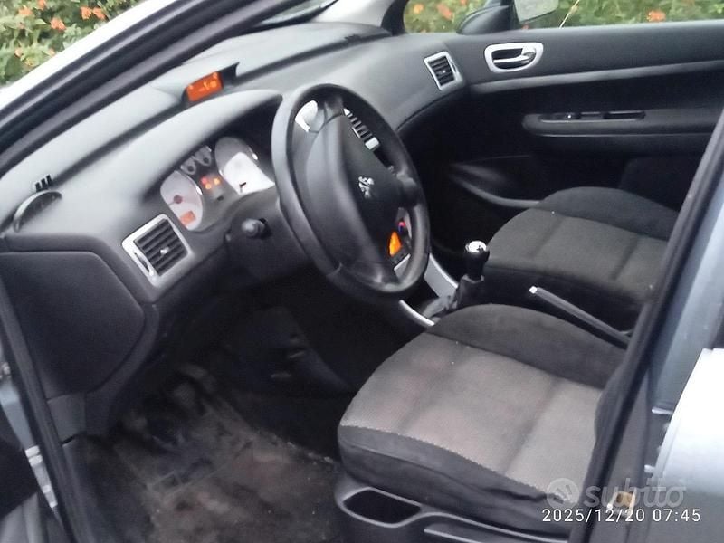 Usata Peugeot 307 90 CV (66 kW) 2007 Grigio Utilitaria