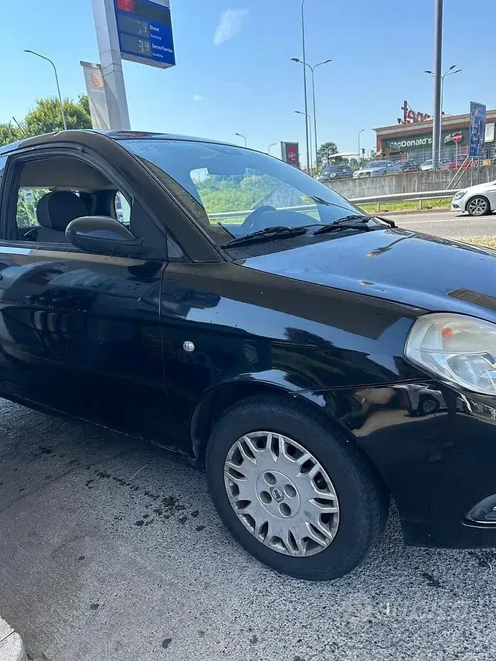 Usata Lancia Ypsilon 60 CV (44 kW) 2009 Nero Utilitaria
