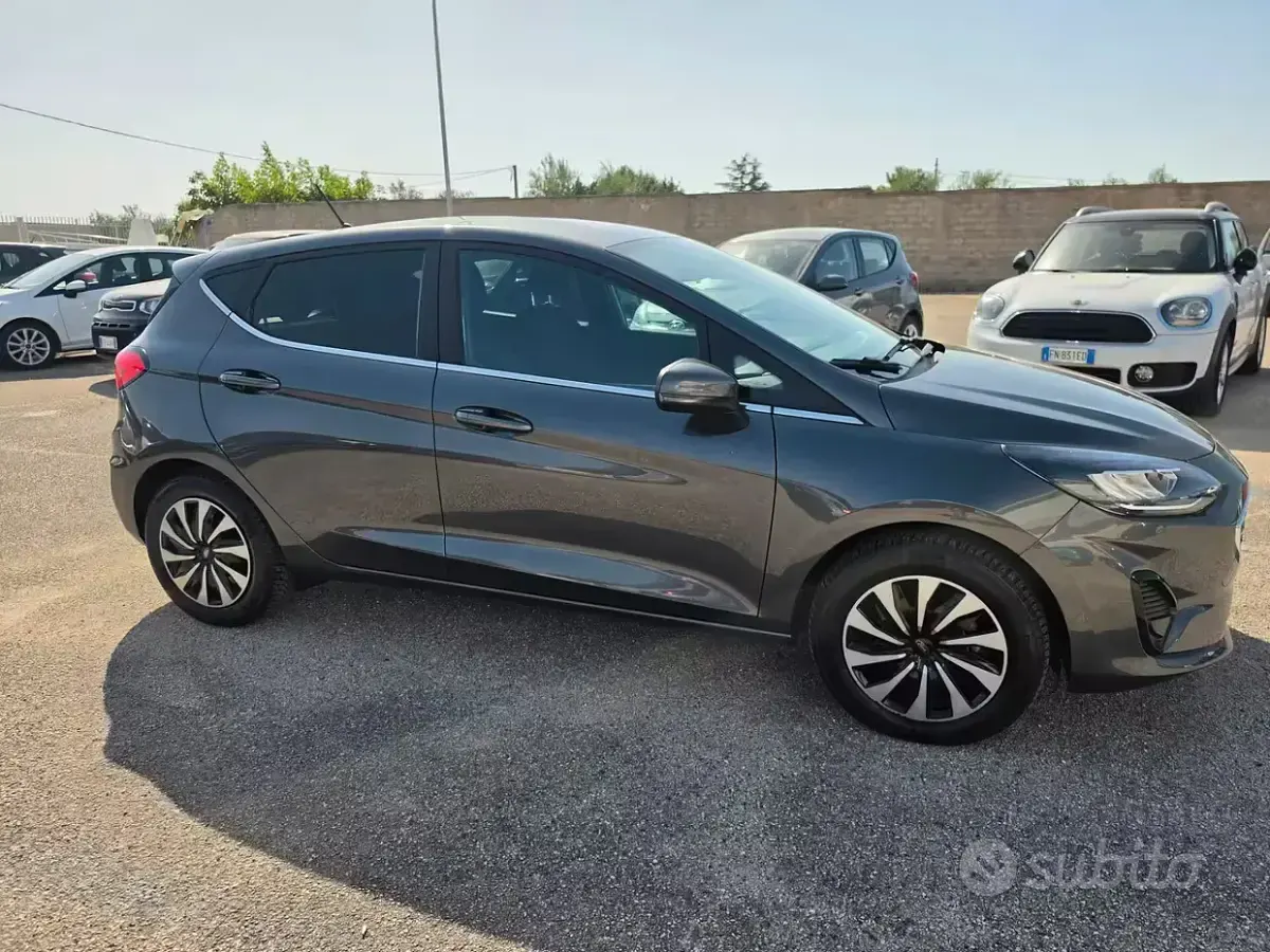 Usata Ford Fiesta Titanium 75 CV (55 kW) 2023 Grigio Utilitaria