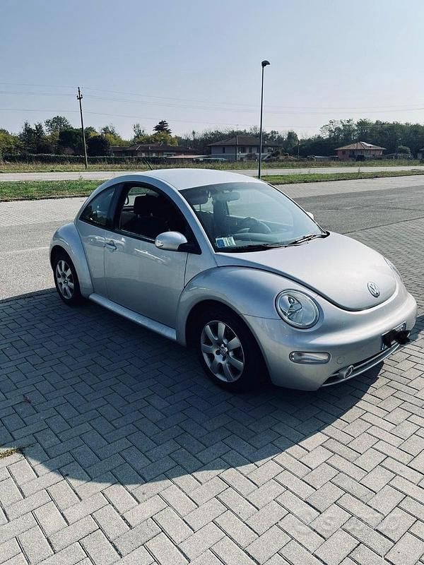 Usata VW New Beetle 105 CV (77 kW) 2006 Grigio Utilitaria