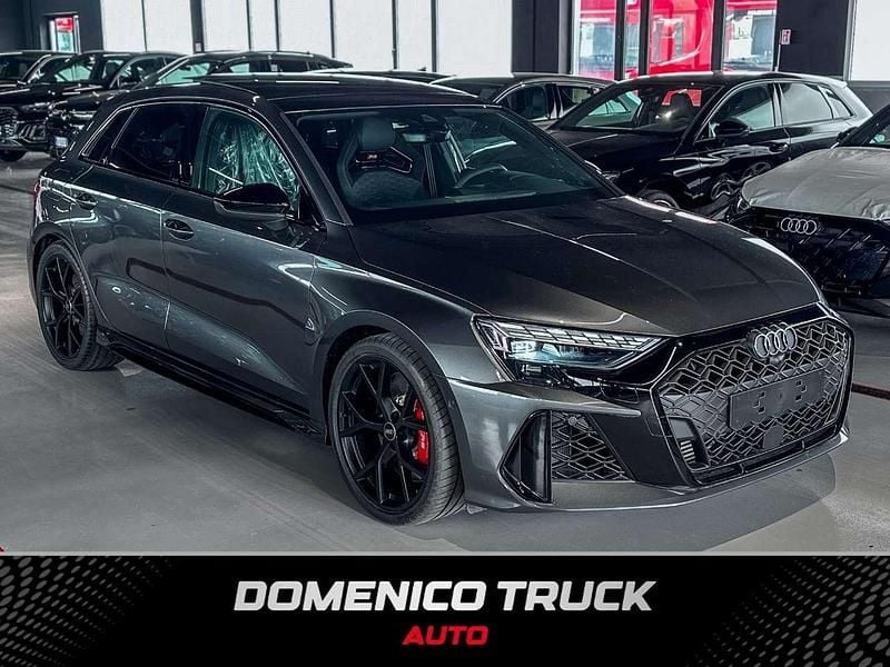 Grigio Nuova 2025 Audi RS3 Tre volumi | 74.000 € (Buon prezzo) - Immagine 1/4
