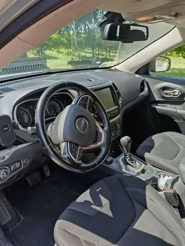 Usata Jeep Cherokee Longitude 185 CV (136 kW) 2015 Grigio SUV