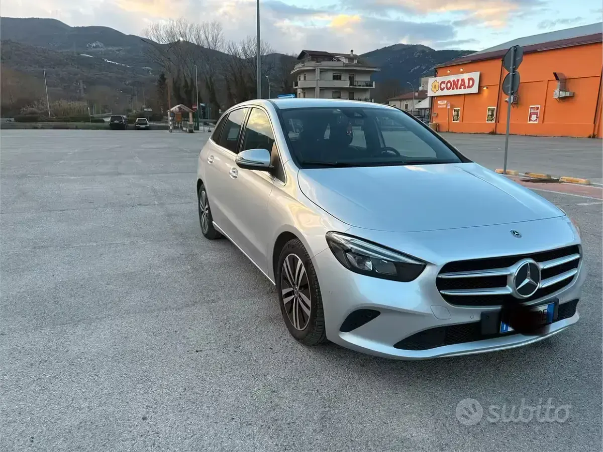 Usata Mercedes B180 136 CV (100 kW) 2019 Grigio Utilitaria