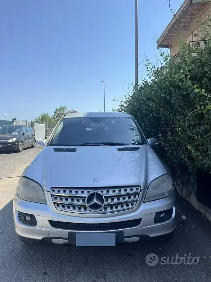 Usata Mercedes ML320 224 CV (164 kW) 2007 Grigio SUV