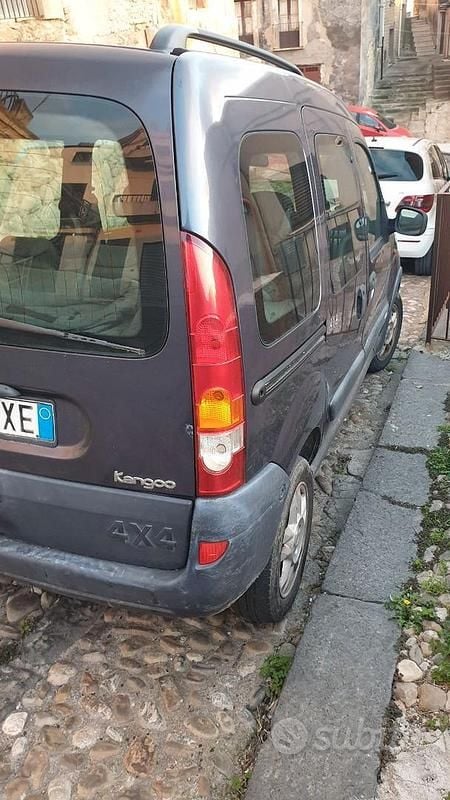 Usata Renault Kangoo 84 CV (61 kW) 2004 Blu Berlina