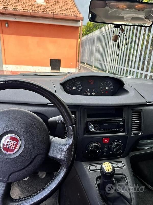 Usata Fiat Idea Emotion 95 CV (69 kW) 2011 Grigio Monovolume