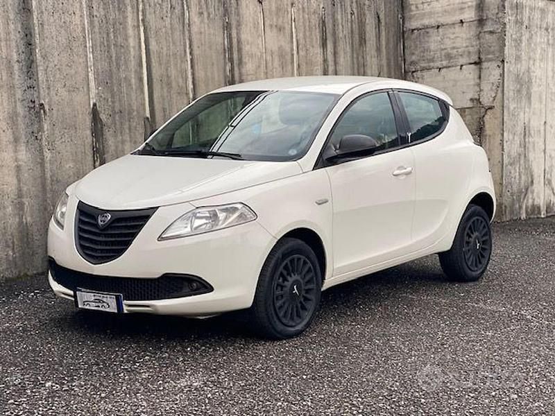 Usata Lancia Ypsilon 85 CV (62 kW) 2014 Bianco Utilitaria