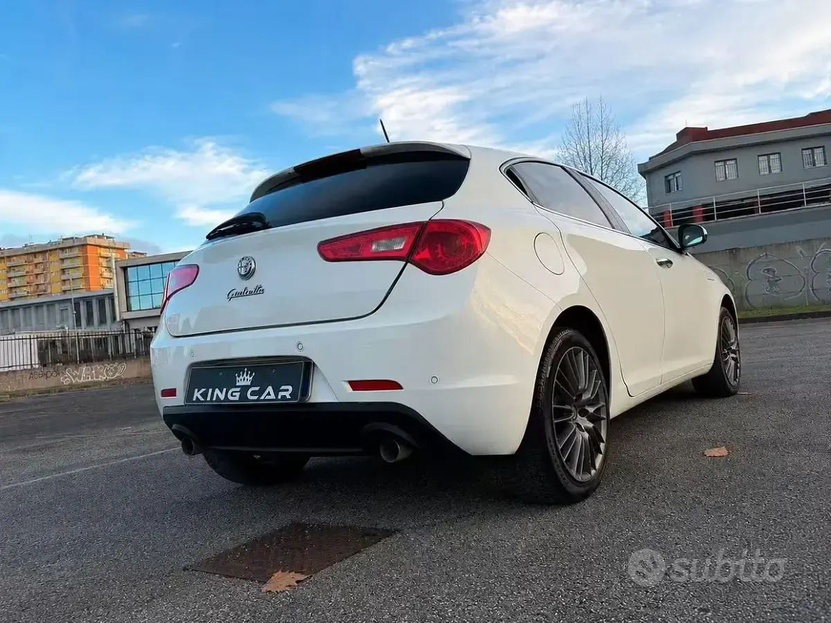 Usata Alfa Romeo Giulietta Exclusive 140 CV (102 kW) 2013 Bianco Utilitaria