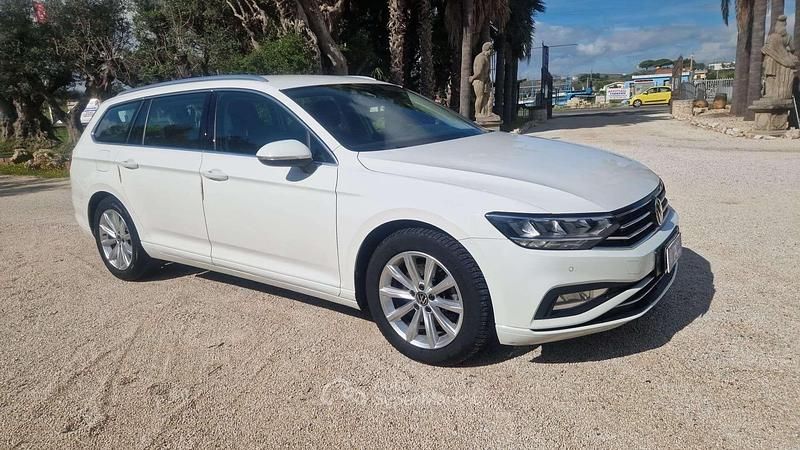 Usata VW Passat Business 122 CV (89 kW) 2021 Bianco Station wagon