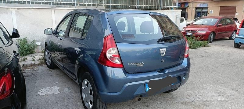 Blu Usata 2008 Dacia Sandero Due volumi | 3600 € (Buon prezzo) - Immagine 1/2