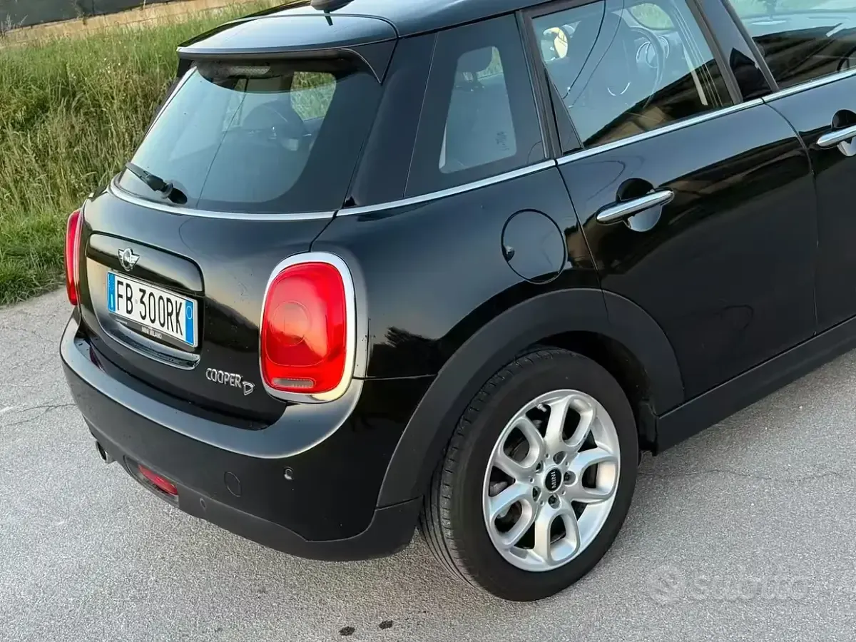 Usata Mini Cooper D 116 CV (85 kW) 2015 Nero Utilitaria