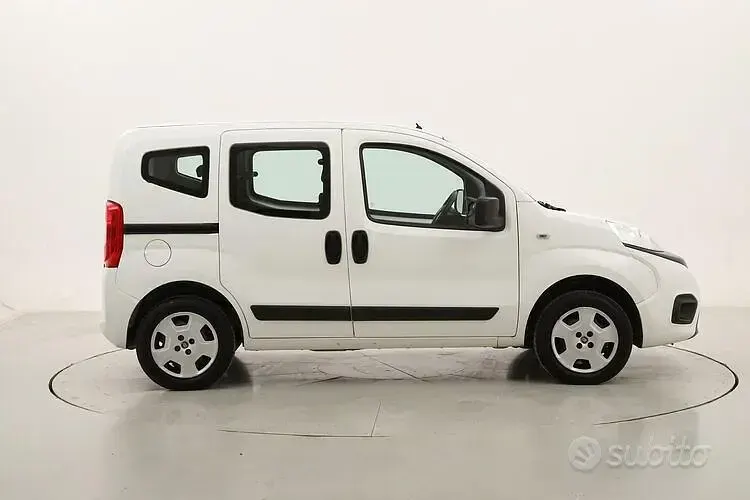 Käytetty Fiat Qubo Easy 77 HP (56 kW) 2018 Valkoinen Tila-auto