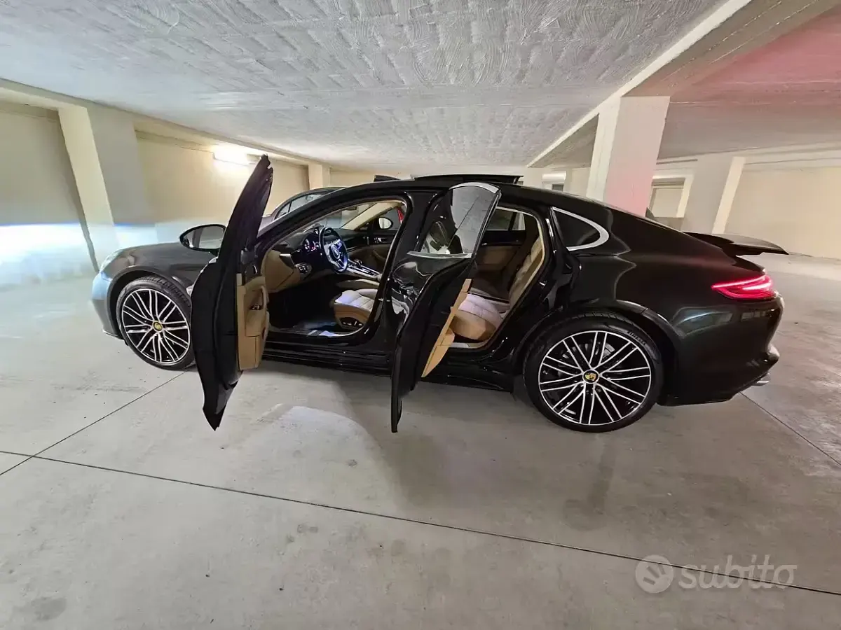 Usata Porsche Panamera 441 CV (324 kW) 2018 Nero Utilitaria