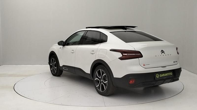 Usata Citroën e-C4 Shine 114 kW (156 CV) 2023 Bianco metallizzato Berlina