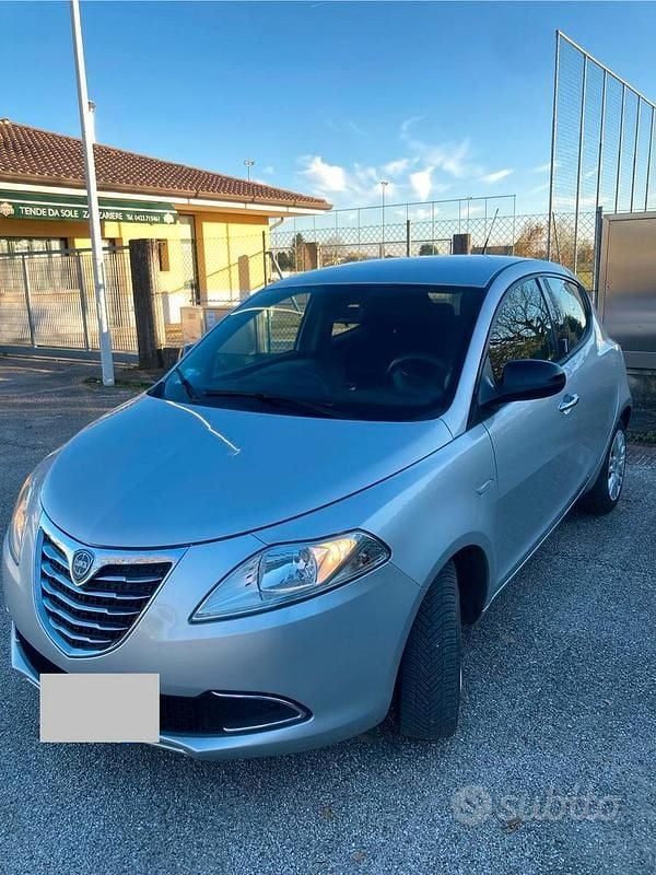 Grigio Usata 2012 Lancia Ypsilon Due volumi | 3900 € - Immagine 1/4