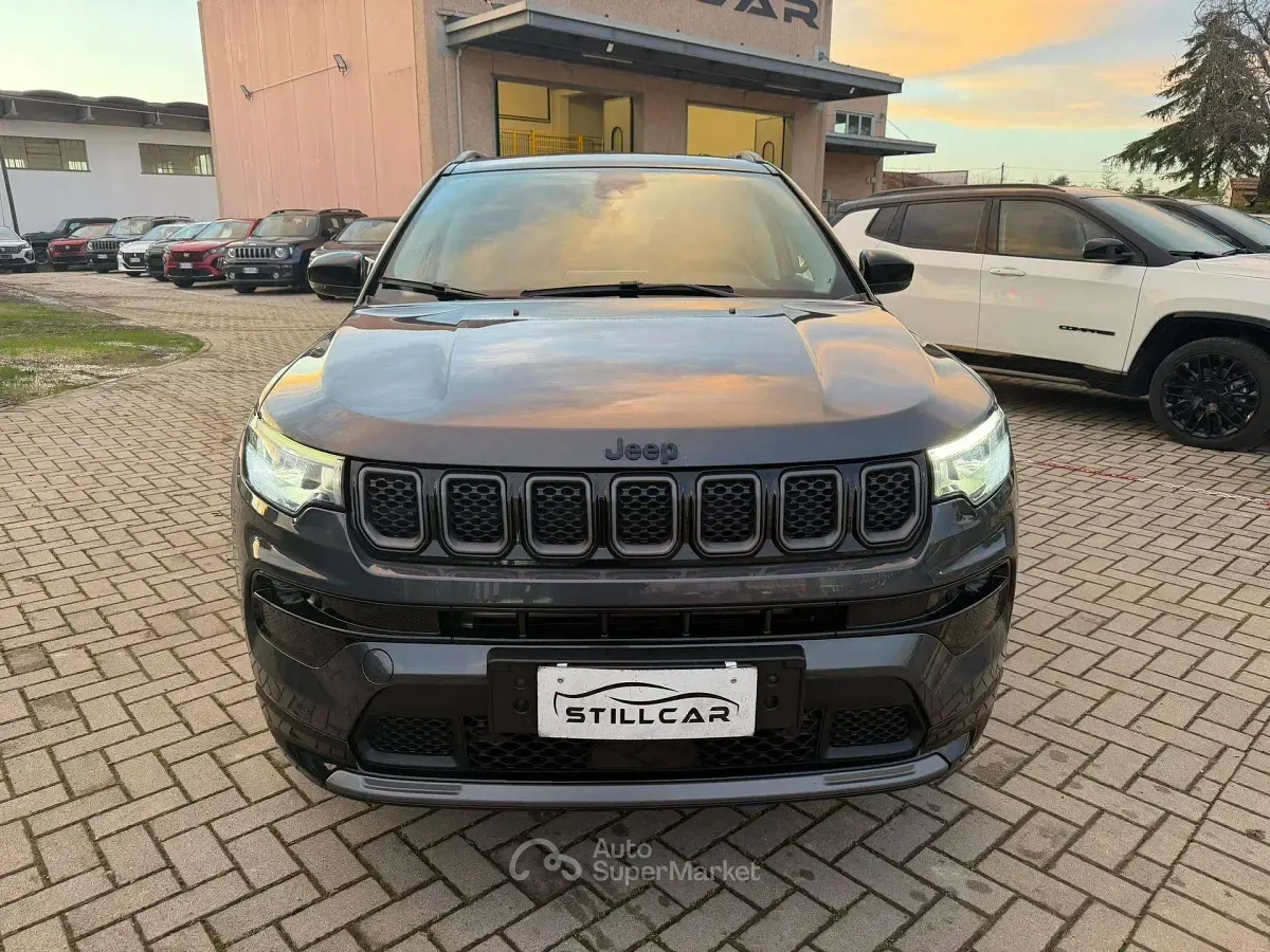 Usado Jeep Compass 179 CV (131 kW) 2023 Gris SUV