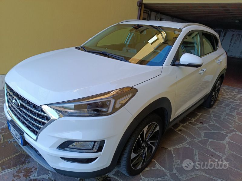 Bianco Usata 2018 Hyundai Tucson SUV | 15.000 € (Buon prezzo) - Immagine 1/4