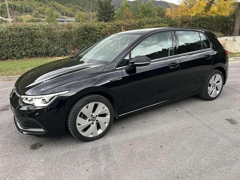 Usata 2021 VW Golf VIII Style Tre volumi | 20.500 € (Buon prezzo) - Immagine 1/4