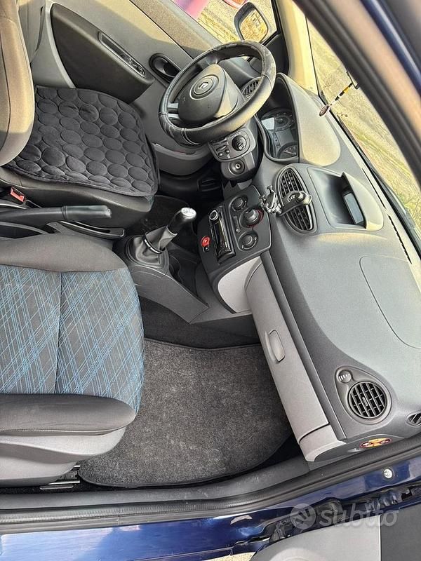 Usata Renault Clio II 2005 Blu Berlina