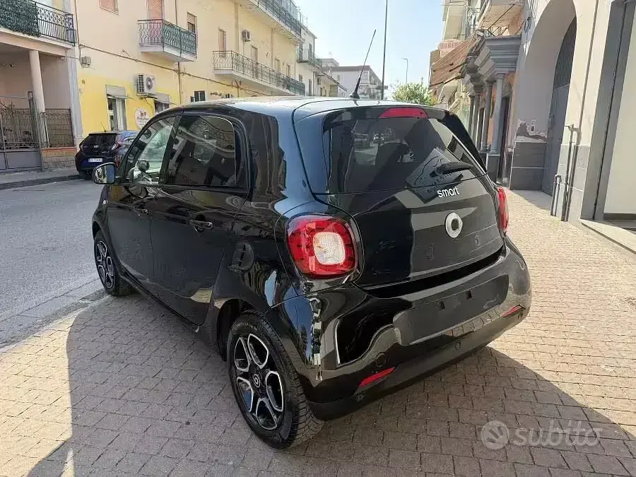 Usata Smart ForFour Prime 90 CV (66 kW) 2019 Nero Utilitaria