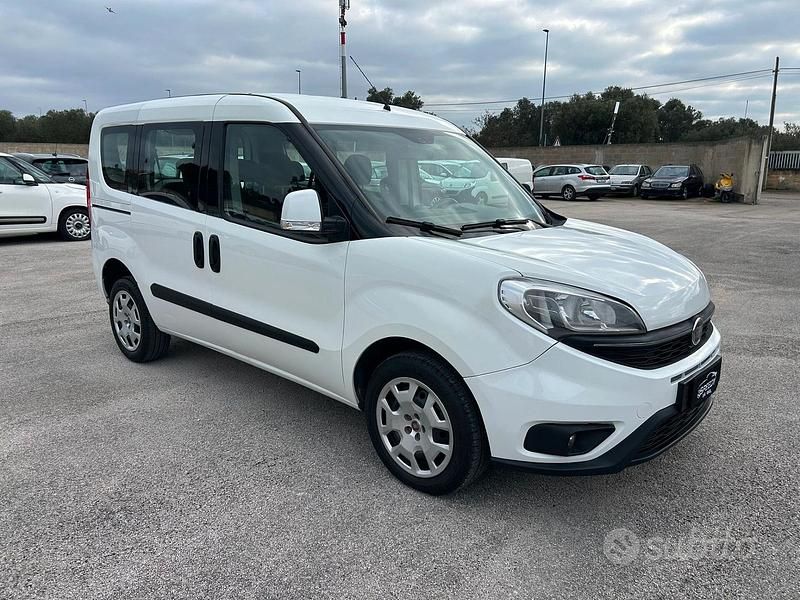 Usata Fiat Doblò 120 CV (88 kW) 2015 Bianco Monovolume