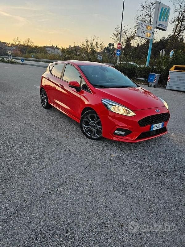 Rosso Usata 2018 Ford Fiesta ST-Line Utilitaria | 9990 € (Ottimo prezzo) - Immagine 1/4
