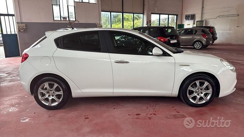Usata Alfa Romeo Giulietta Exclusive 105 CV (77 kW) 2014 Bianco Utilitaria