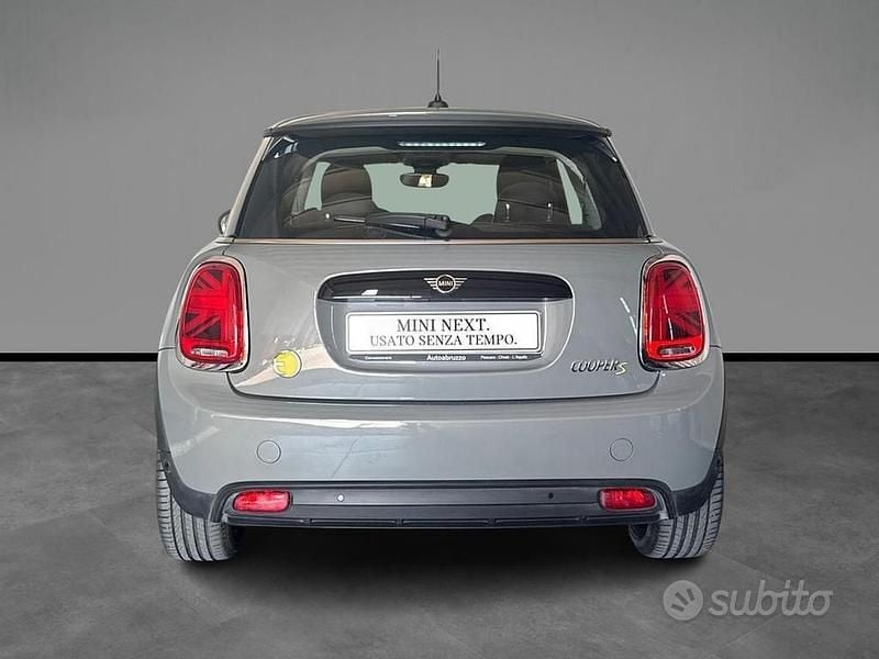 Usata Mini Cooper SE Classic 135 kW (184 CV) 2022 Grigio Utilitaria