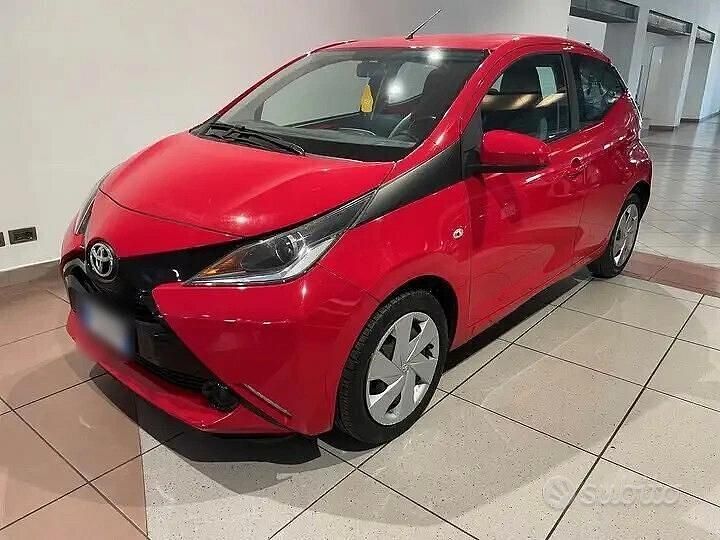 Usata Toyota Aygo Cool 69 CV (50 kW) 2016 Rosso Utilitaria