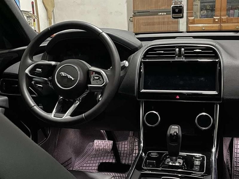 Usata Jaguar XE SE 179 CV (131 kW) 2020 Berlina