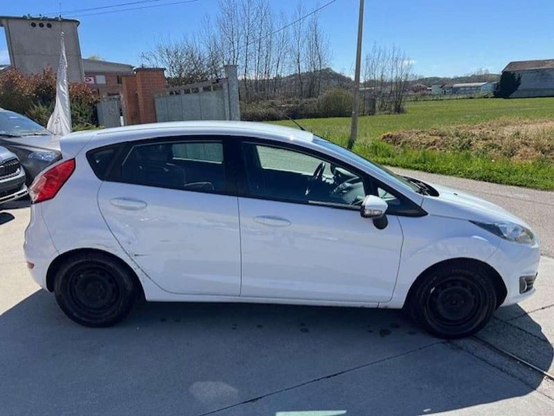 Usata Ford Fiesta 75 CV (55 kW) 2013 Bianco Utilitaria