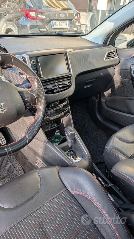 Usata Peugeot 208 GT-line 110 CV (80 kW) 2015 Bianco Utilitaria