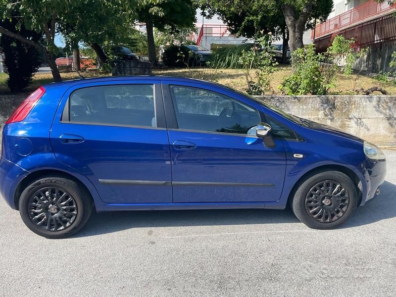 Usata Fiat Grande Punto 90 CV (66 kW) 2009 Blu Utilitaria