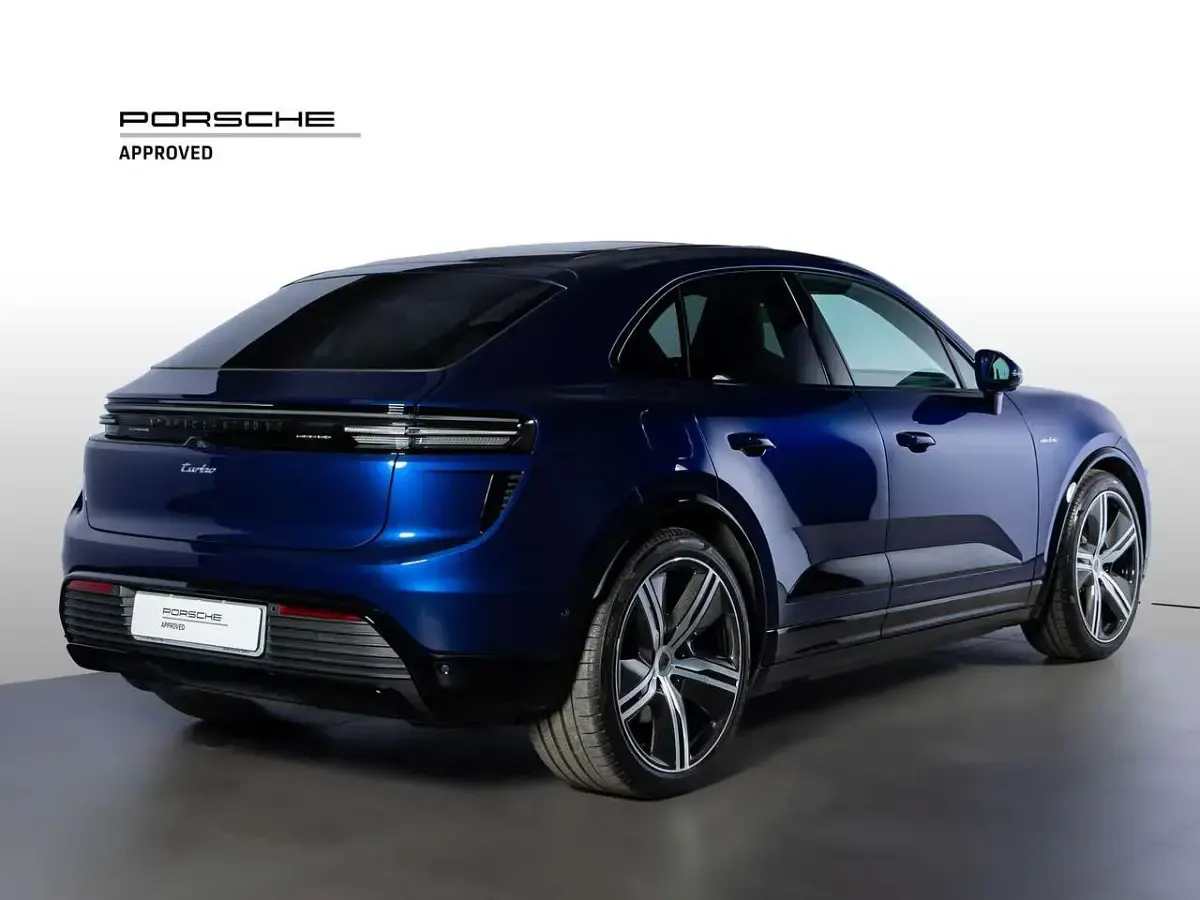 Usata Porsche Macan Turbo 144 kW (197 CV) 2024 Blu genziana metallizzato SUV