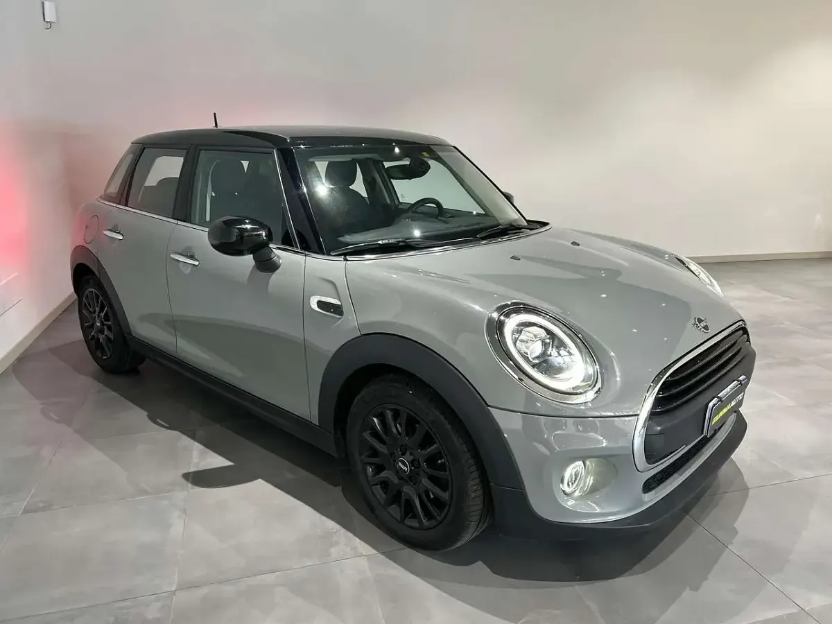 Usata Mini ONE 75 CV (55 kW) 2020 Grigio Utilitaria