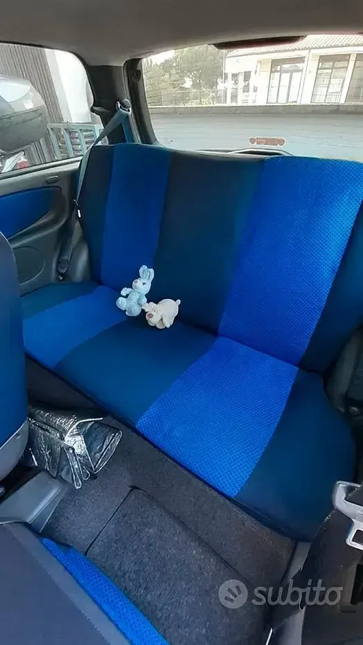 Usata Lancia Ypsilon 60 CV (44 kW) 2002 Bluazzurro Utilitaria
