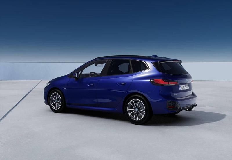Ny BMW 230e Active Tourer M Sport 150 HK (110 kW) 2025 Blå Minibuss