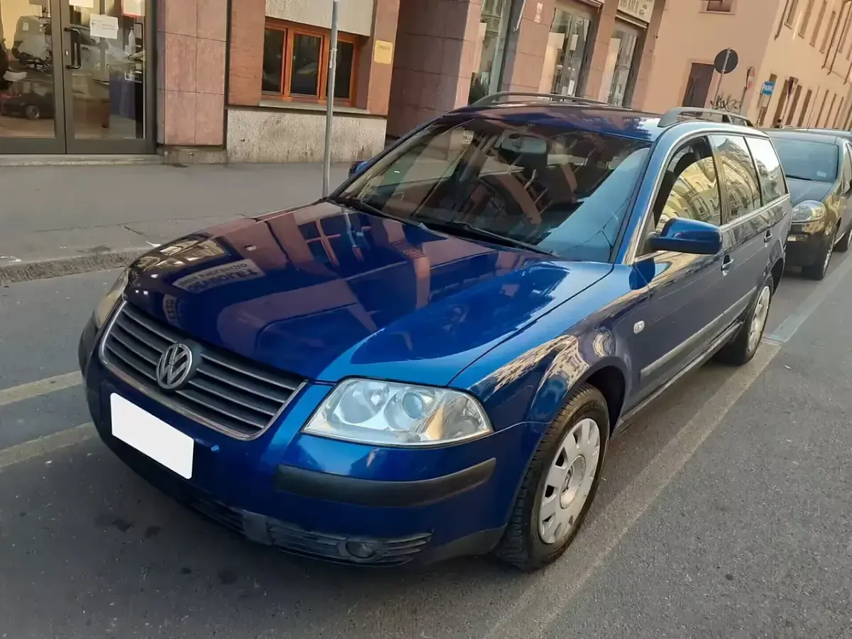 Usata VW Passat 102 CV (75 kW) 2002 Blu Station wagon
