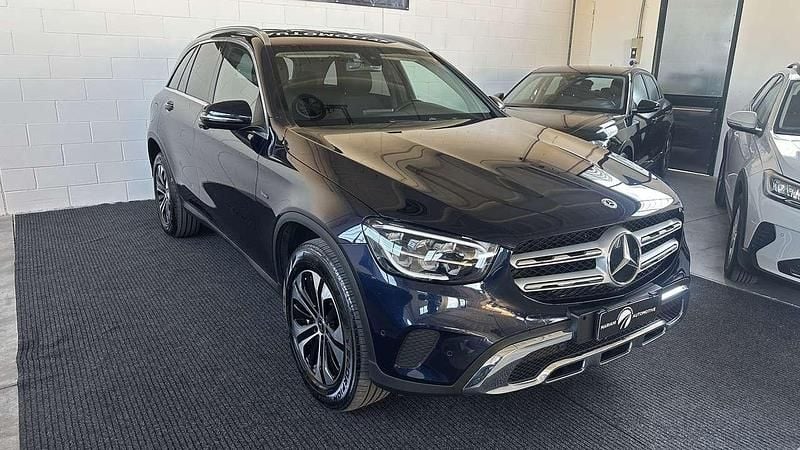 Usata Mercedes GLC300e Business 211 CV (155 kW) 2021 Blu/azzurro SUV