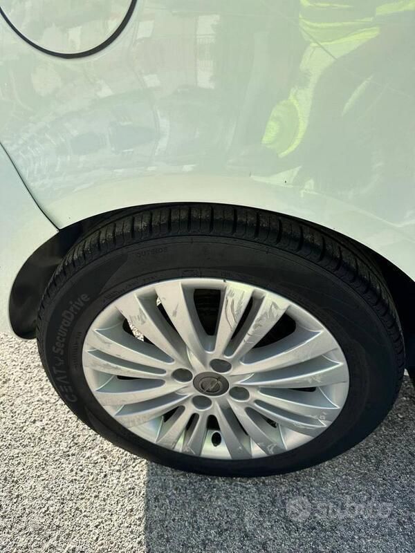 Usata Opel Corsa 86 CV (63 kW) 2013 Bianco Utilitaria