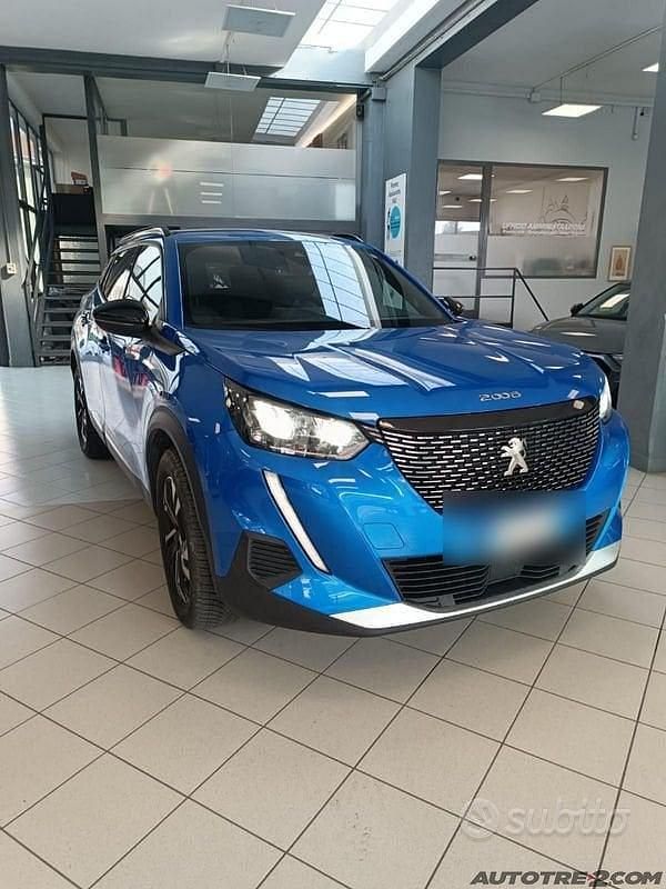 Usata Peugeot 2008 Allure 131 CV (96 kW) 2023 Blu SUV