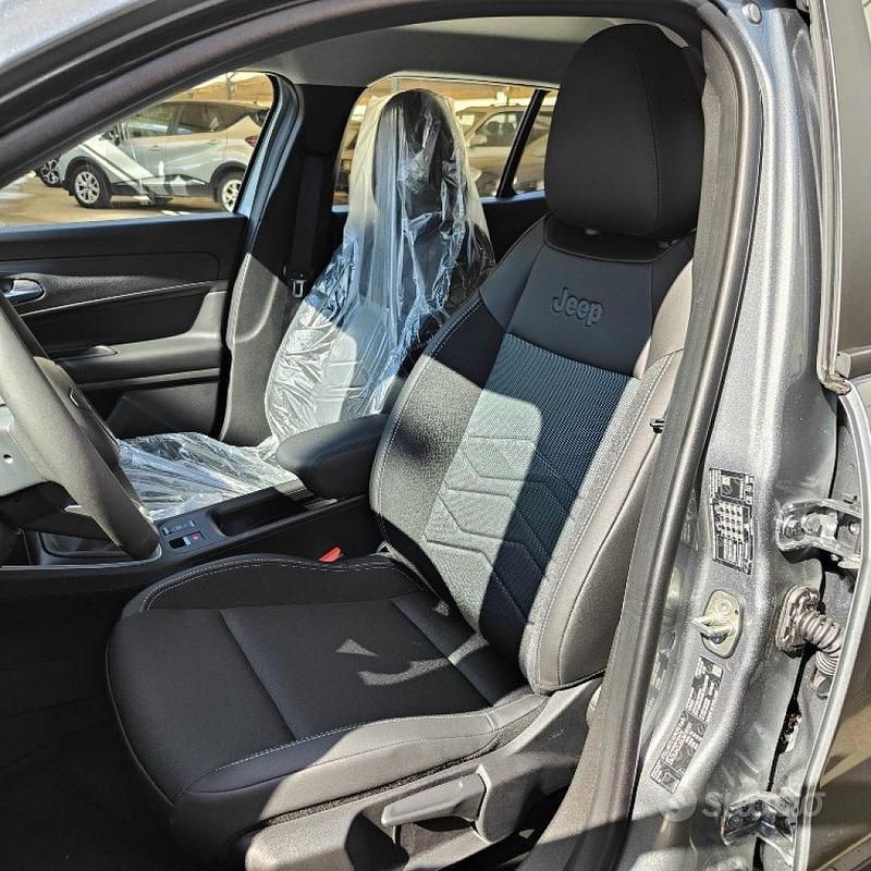 Nuova Jeep Avenger Altitude 100 CV (73 kW) 2025 Grigio SUV