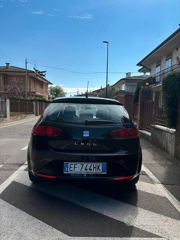 Occasion Seat Leon Reference 105 ch (77 kW) 2011 Noir Citadine