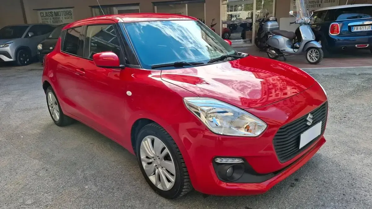 Usata Suzuki Swift Cool 90 CV (66 kW) 2020 Rosso Utilitaria