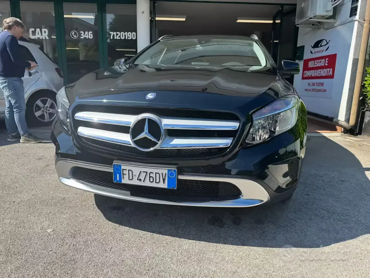 Usata Mercedes GLA180 Premium 109 CV (80 kW) 2016 Nero SUV