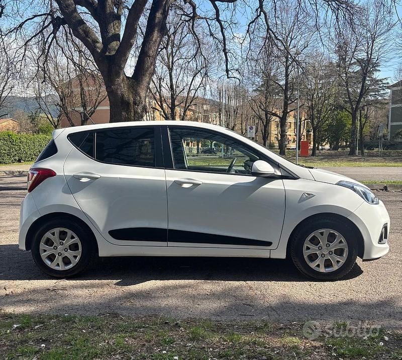 Usata Hyundai i10 GO! 67 CV (49 kW) 2016 Bianco Utilitaria