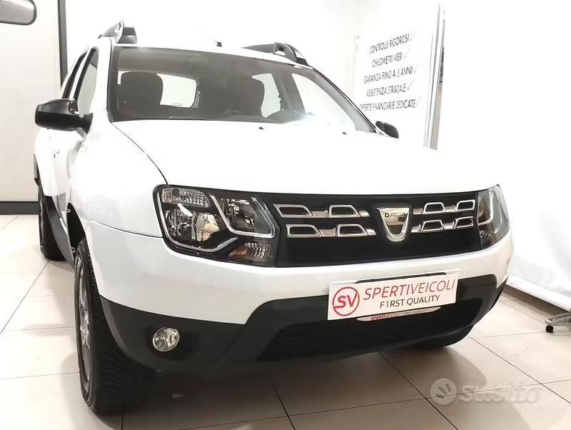 Usata Dacia Duster Lauréate 115 CV (84 kW) 2017 Bianco SUV